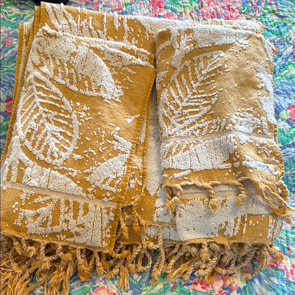 Yellow and White Textured Towels Set (two bath two hand)